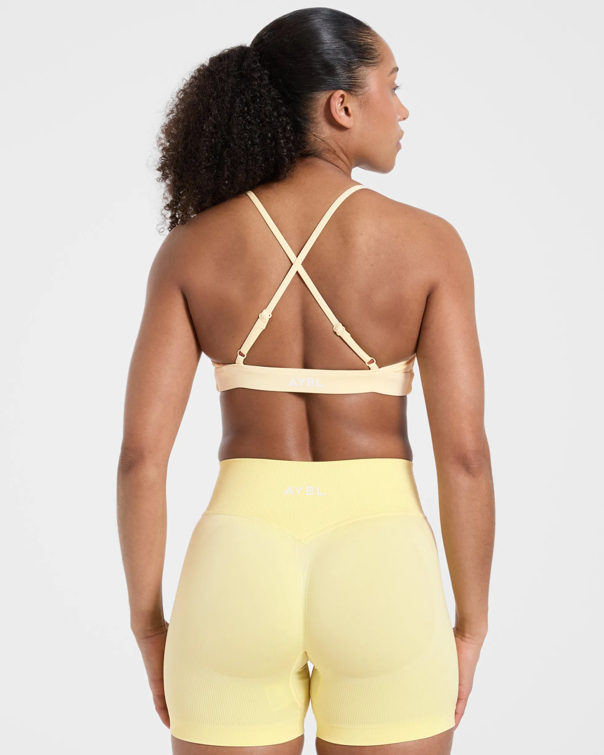 Essential Twist Crossback Sports Bra